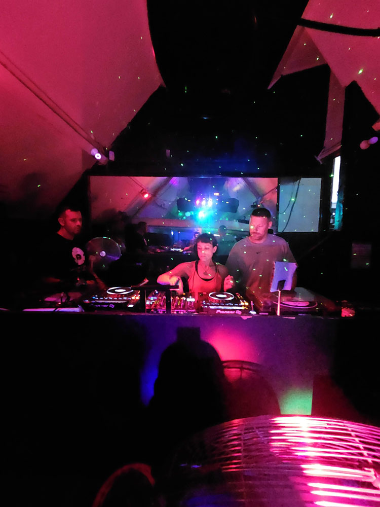 Soul Deep vs Smooth N Groove: Pix